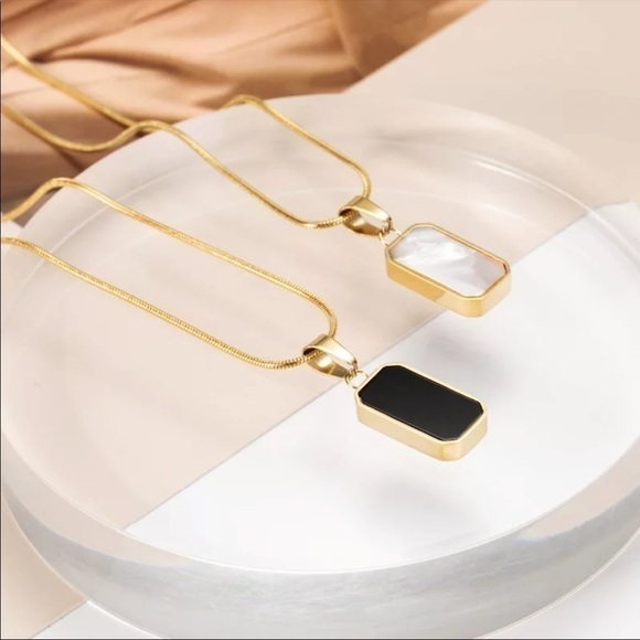 NEW 18k gold plated double sided white shell black enamel rectangular necklace - Picture 6 of 13
